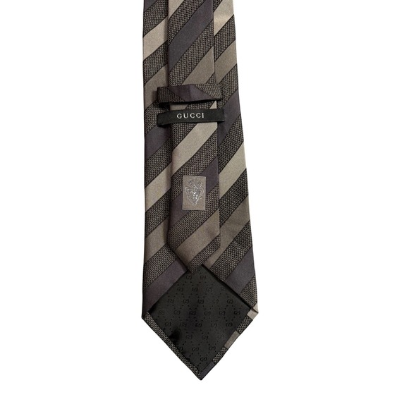 Gucci 100% Silk Tie Grey Diagonal Textured Striped Made in Italy Luxury Preppy - Picture 6 of 7